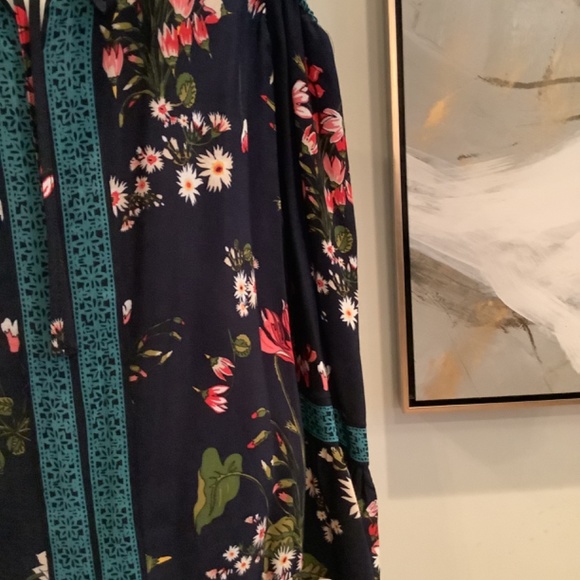 Chelsea & Violet cold shoulder dress - Picture 7 of 8